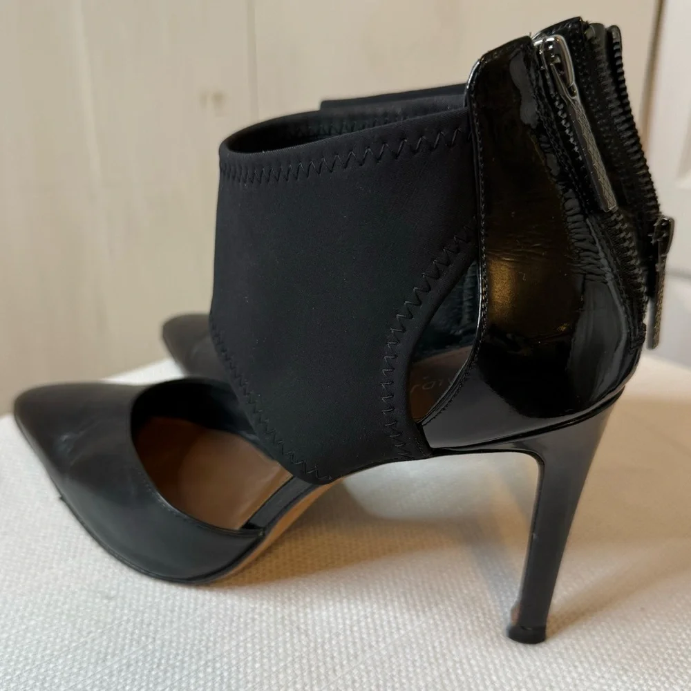 DONALD J PLINER Black Leather Ankle Band Heels 9